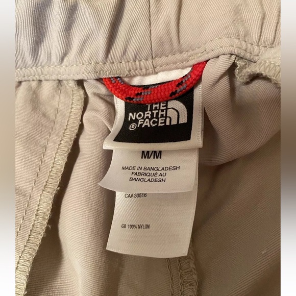 The North Face ladies hiking capris size M with zippered and Velcro pockets - Picture 3 of 10